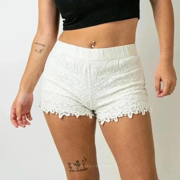 Zara Pants - Zara Trafaluc Crochet Lace Pull On Cream White Cheeky Shorts
